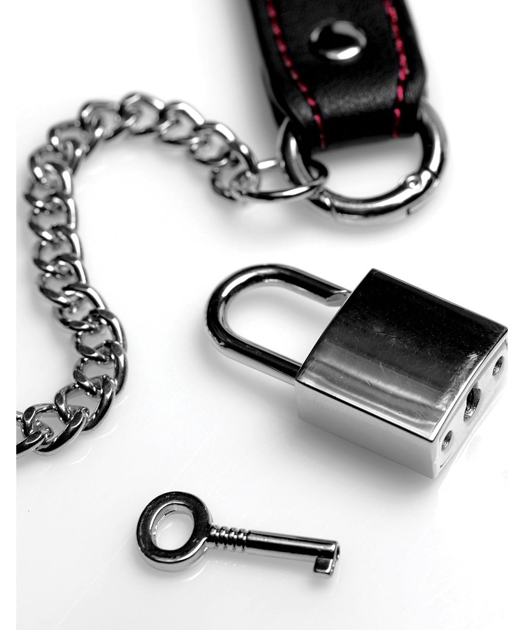 Master Series Kinky Clutch Leatherette Bondage Set With Carrying Case - Image 4